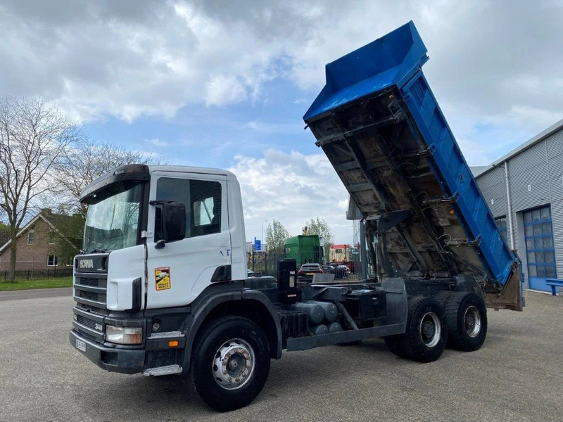 Scania 114-340 / 6X4 / 2 SIDE TIPPER / BIG AXLE / FULL-STEEL / DRUM BRAKES / MANUAL / 1999 - Camion basculantă: Foto 2 Scania 114-340 / 6X4 / 2 SIDE TIPPER / BIG AXLE / FULL-STEEL / DRUM BRAKES / MANUAL / 1999 - Camion basculantă: Foto 2