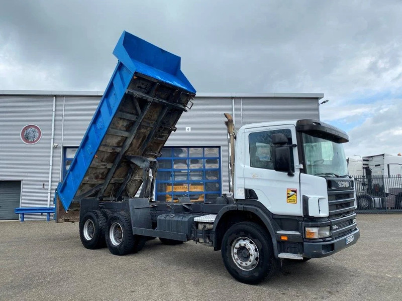 Scania 114-340 / 6X4 / 2 SIDE TIPPER / BIG AXLE / FULL-STEEL / DRUM BRAKES / MANUAL / 1999 - Camion basculantă: Foto 5 Scania 114-340 / 6X4 / 2 SIDE TIPPER / BIG AXLE / FULL-STEEL / DRUM BRAKES / MANUAL / 1999 - Camion basculantă: Foto 5