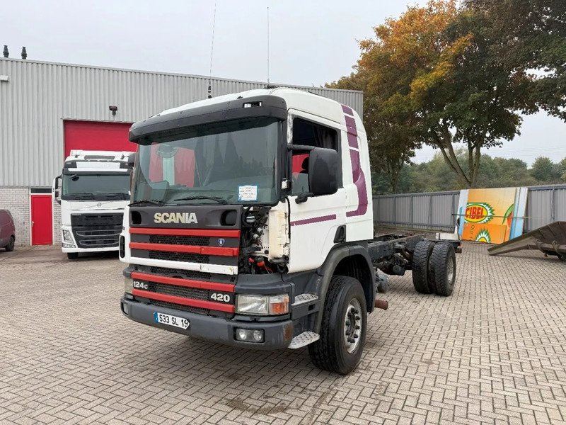 Scania P124-420 / ENGINE RUNNING / RETARDER / BIG AXLE / FULL-STEEL / ONLY: 540918 KM / OLD TACHO / AIRCO / MANUAL / EURO-3 / 2002 - Camion şasiu: Foto 1 Scania P124-420 / ENGINE RUNNING / RETARDER / BIG AXLE / FULL-STEEL / ONLY: 540918 KM / OLD TACHO / AIRCO / MANUAL / EURO-3 / 2002 - Camion şasiu: Foto 1
