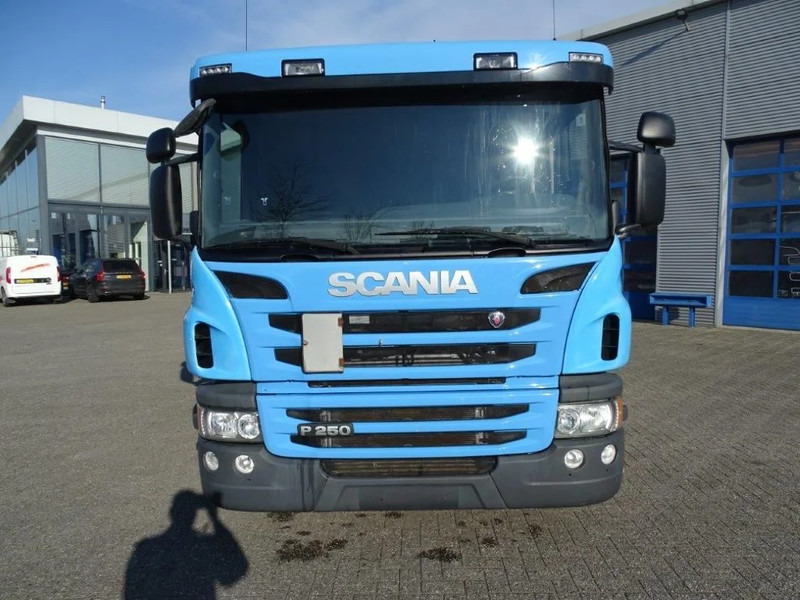Scania P250 / AUTOMATIC / ONLY 155351 DKM / GOOD STATE / WB 5900 CM / FULL AIR / NAVI / EURO-6 / 2014 - Camion şasiu: Foto 5 Scania P250 / AUTOMATIC / ONLY 155351 DKM / GOOD STATE / WB 5900 CM / FULL AIR / NAVI / EURO-6 / 2014 - Camion şasiu: Foto 5