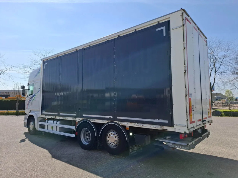 Scania R580 V8 / RETARDER / DOUBLE TANK / PARKCOOL / FULL-AIR / 2SIDE OPEN / PLATFORM 1500 KG / TUV:20-10-2025 / NAVI / LWDS / FRIDGE / - Camion furgon: Foto 5 Scania R580 V8 / RETARDER / DOUBLE TANK / PARKCOOL / FULL-AIR / 2SIDE OPEN / PLATFORM 1500 KG / TUV:20-10-2025 / NAVI / LWDS / FRIDGE / - Camion furgon: Foto 5