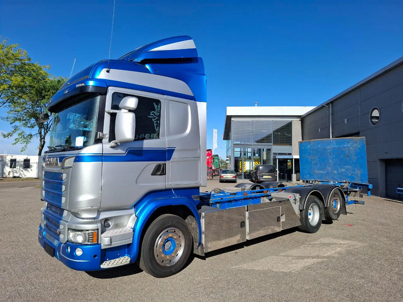 Scania R580 V8 / RETARDER / LIFT+LENKACHSE / FULL-AIR / PLATFORM 2000 KG / LEATHER / AIRCO / AUTOMATIC / EURO-6 / 2015 - Camion şasiu: Foto 1 Scania R580 V8 / RETARDER / LIFT+LENKACHSE / FULL-AIR / PLATFORM 2000 KG / LEATHER / AIRCO / AUTOMATIC / EURO-6 / 2015 - Camion şasiu: Foto 1