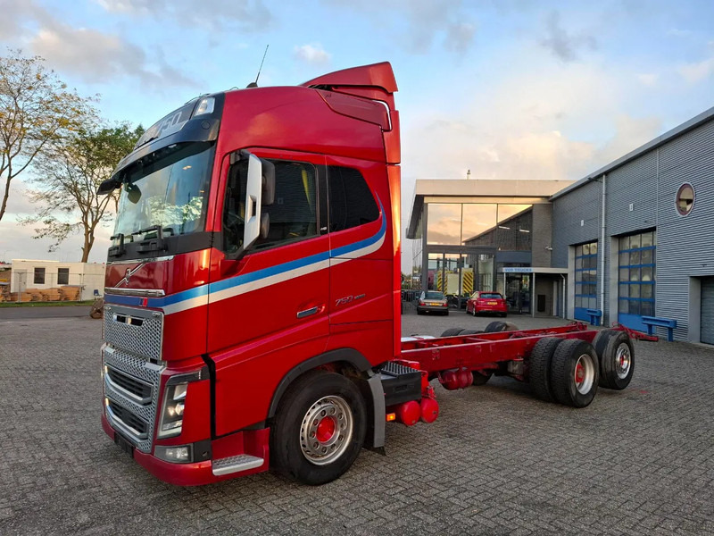Volvo FH16-750 / BIG AXLE / VEB+ / ONLY:679711 KM / DYNAMIC STEERING / NAVI / LWDS / FULL-AIR / AUTOMATIC / EURO-6 / 2018 - Camion şasiu: Foto 1 Volvo FH16-750 / BIG AXLE / VEB+ / ONLY:679711 KM / DYNAMIC STEERING / NAVI / LWDS / FULL-AIR / AUTOMATIC / EURO-6 / 2018 - Camion şasiu: Foto 1