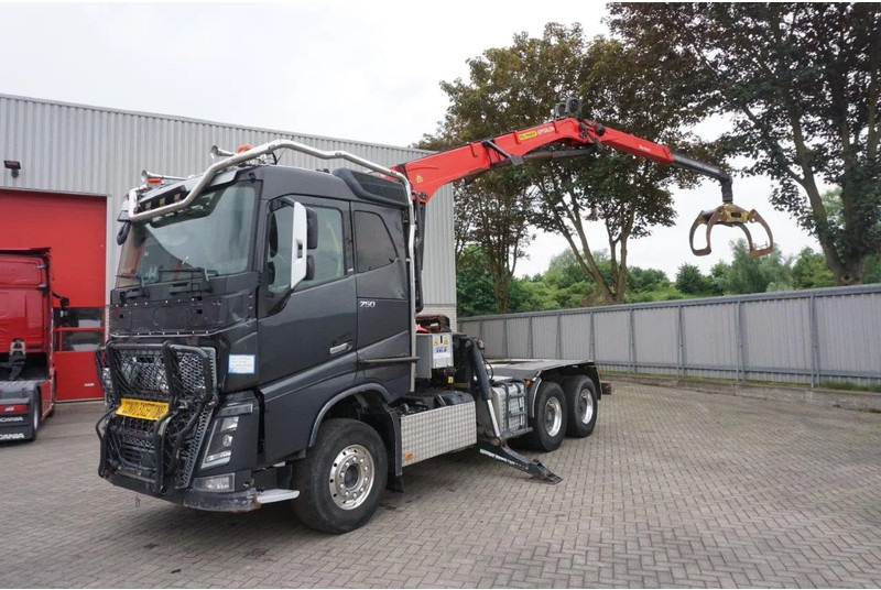 Volvo FH16-750 / ENGINE RUNNING / 6x4 / RETARDER / BIG AXLE / VEB+ / PALFINGER FD250 / EURO-6 / 2016 - Camion forestier, Camion cu macara: Foto 1 Volvo FH16-750 / ENGINE RUNNING / 6x4 / RETARDER / BIG AXLE / VEB+ / PALFINGER FD250 / EURO-6 / 2016 - Camion forestier, Camion cu macara: Foto 1