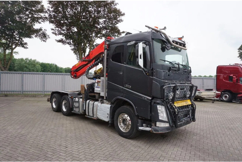 Volvo FH16-750 / ENGINE RUNNING / 6x4 / RETARDER / BIG AXLE / VEB+ / PALFINGER FD250 / EURO-6 / 2016 - Camion forestier, Camion cu macara: Foto 3 Volvo FH16-750 / ENGINE RUNNING / 6x4 / RETARDER / BIG AXLE / VEB+ / PALFINGER FD250 / EURO-6 / 2016 - Camion forestier, Camion cu macara: Foto 3