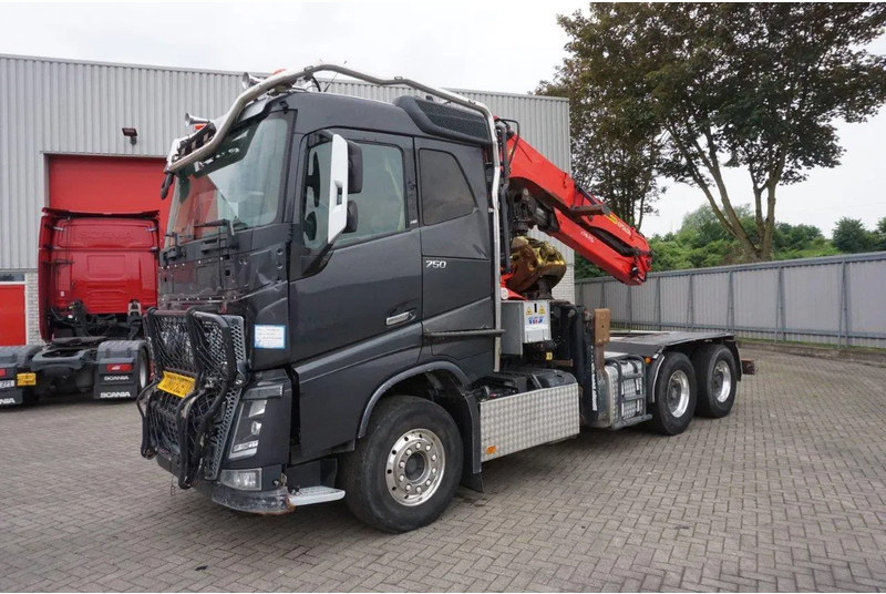 Volvo FH16-750 / ENGINE RUNNING / 6x4 / RETARDER / BIG AXLE / VEB+ / PALFINGER FD250 / EURO-6 / 2016 - Camion forestier, Camion cu macara: Foto 2 Volvo FH16-750 / ENGINE RUNNING / 6x4 / RETARDER / BIG AXLE / VEB+ / PALFINGER FD250 / EURO-6 / 2016 - Camion forestier, Camion cu macara: Foto 2