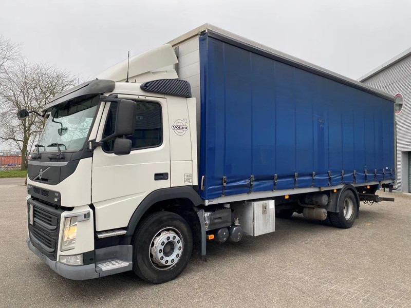 Volvo FM11-330 / LOW KM'S:472120 KM / LWDS / FULL-AIR / NAVI / CURTAIN SAILS / PLATFORM 2500KG / AUTOMATIC / EURO-6 / 2016 - Camion cu prelată: Foto 1 Volvo FM11-330 / LOW KM'S:472120 KM / LWDS / FULL-AIR / NAVI / CURTAIN SAILS / PLATFORM 2500KG / AUTOMATIC / EURO-6 / 2016 - Camion cu prelată: Foto 1