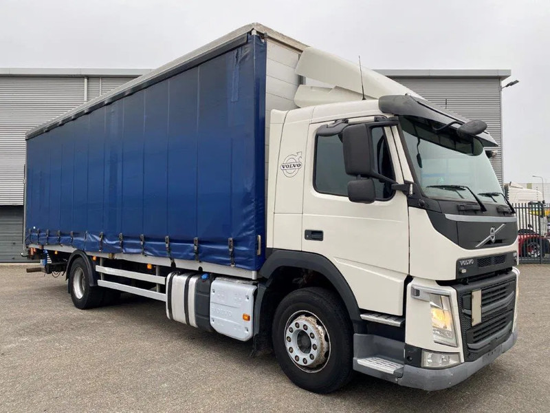 Volvo FM11-330 / LOW KM'S:472120 KM / LWDS / FULL-AIR / NAVI / CURTAIN SAILS / PLATFORM 2500KG / AUTOMATIC / EURO-6 / 2016 - Camion cu prelată: Foto 2 Volvo FM11-330 / LOW KM'S:472120 KM / LWDS / FULL-AIR / NAVI / CURTAIN SAILS / PLATFORM 2500KG / AUTOMATIC / EURO-6 / 2016 - Camion cu prelată: Foto 2