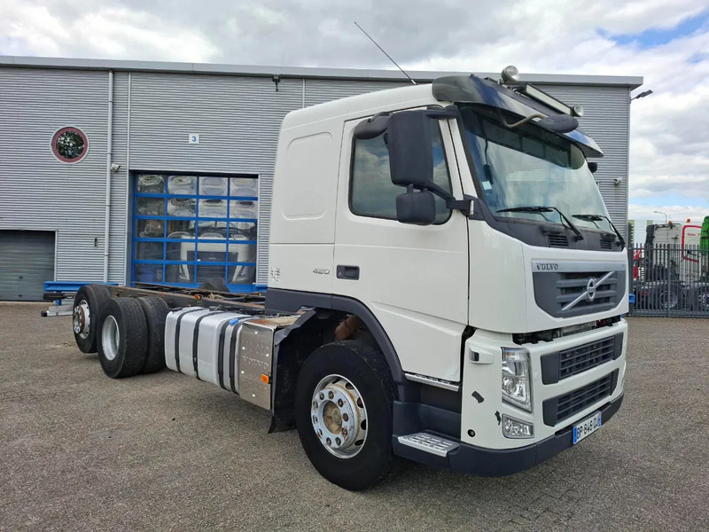 Volvo FM13-420 / VEB+ / LIFT+LENKACHSE / INLINER / AIRCO / AUTOMATIC / EURO-5 / 2011 - Camion şasiu: Foto 2 Volvo FM13-420 / VEB+ / LIFT+LENKACHSE / INLINER / AIRCO / AUTOMATIC / EURO-5 / 2011 - Camion şasiu: Foto 2