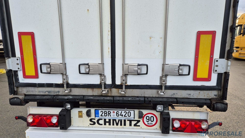 SCHMITZ CARGOBULL SKO 24/L - 13.4 FP60 COOL - mrazírenský návěs + diesel-elektrický agregát CARRIER VECTOR 1300 - Semiremorcă frigider: Foto 5 SCHMITZ CARGOBULL SKO 24/L - 13.4 FP60 COOL - mrazírenský návěs + diesel-elektrický agregát CARRIER VECTOR 1300 - Semiremorcă frigider: Foto 5