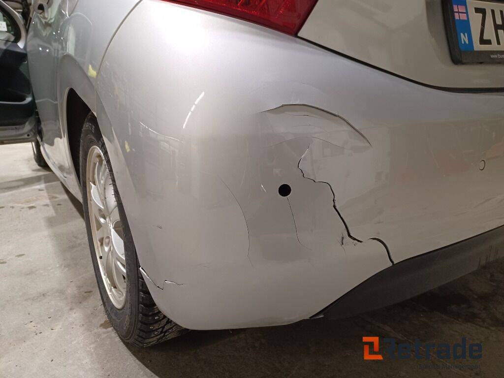 Bil Peugeot 208 Automat - Automobil: Foto 4 Bil Peugeot 208 Automat - Automobil: Foto 4