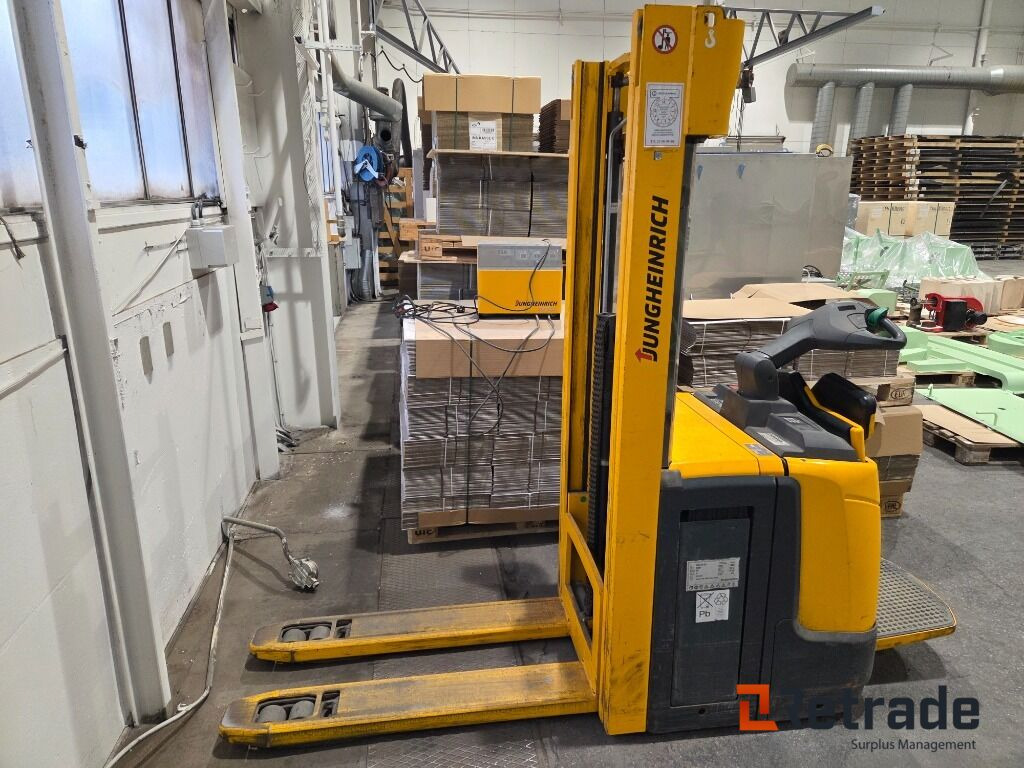 Jungheinrich erc 216z med lader 2015 mod - Transpalet la mare înălţime: Foto 1 Jungheinrich erc 216z med lader 2015 mod - Transpalet la mare înălţime: Foto 1