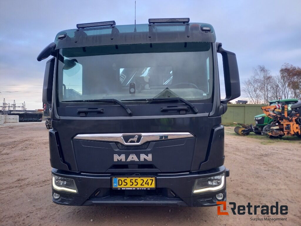 MAN TGL 12. 4X2 BL med Fassi kran - Camion platformă, Camion cu macara: Foto 2 MAN TGL 12. 4X2 BL med Fassi kran - Camion platformă, Camion cu macara: Foto 2
