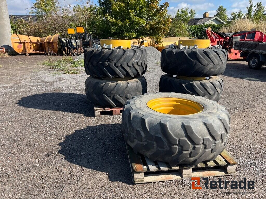 Tvillingmontering dæk og fælge med beslag til Hydrema rendegraver. - Echipamente de constructii: Foto 2 Tvillingmontering dæk og fælge med beslag til Hydrema rendegraver. - Echipamente de constructii: Foto 2