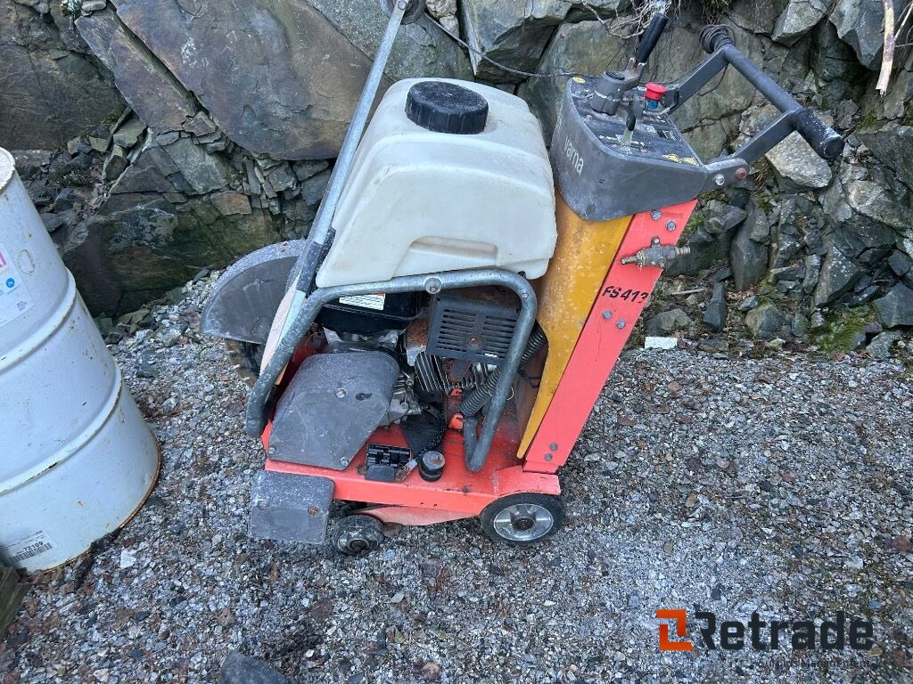 Asfalt sag Husqvarna FS 413 - Utilaje constructii: Foto 1 Asfalt sag Husqvarna FS 413 - Utilaje constructii: Foto 1