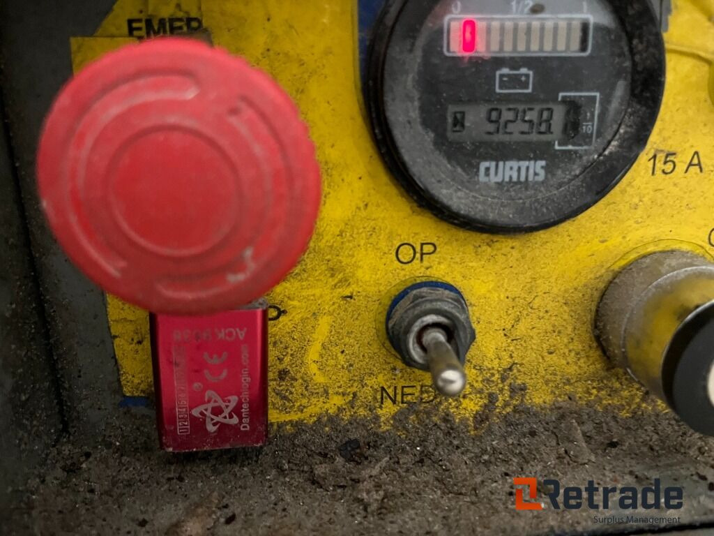 UpRight TM12 - 6meters lift - Utilaje constructii: Foto 5 UpRight TM12 - 6meters lift - Utilaje constructii: Foto 5