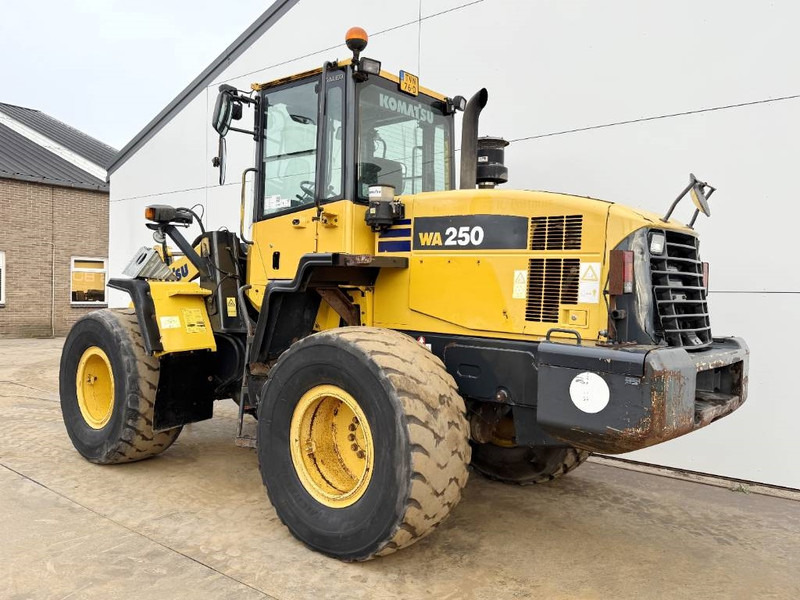 Komatsu WA250-5 - Dutch Machine / 3rd Function / Auto Lube - Încărcător frontal pe pneuri: Foto 3 Komatsu WA250-5 - Dutch Machine / 3rd Function / Auto Lube - Încărcător frontal pe pneuri: Foto 3
