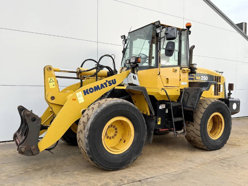 Komatsu WA250-5 - Dutch Machine / 3rd Function / Auto Lube - Încărcător frontal pe pneuri: Foto 2 Komatsu WA250-5 - Dutch Machine / 3rd Function / Auto Lube - Încărcător frontal pe pneuri: Foto 2
