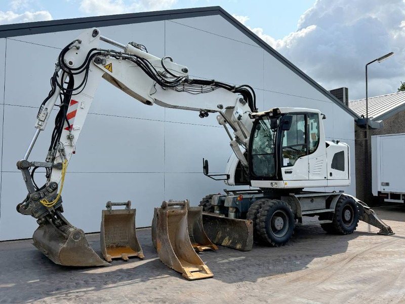 Liebherr A918 Compact - 4 Buckets / Triple Boom / Auto Lube - Excavator pe roţi: Foto 3 Liebherr A918 Compact - 4 Buckets / Triple Boom / Auto Lube - Excavator pe roţi: Foto 3