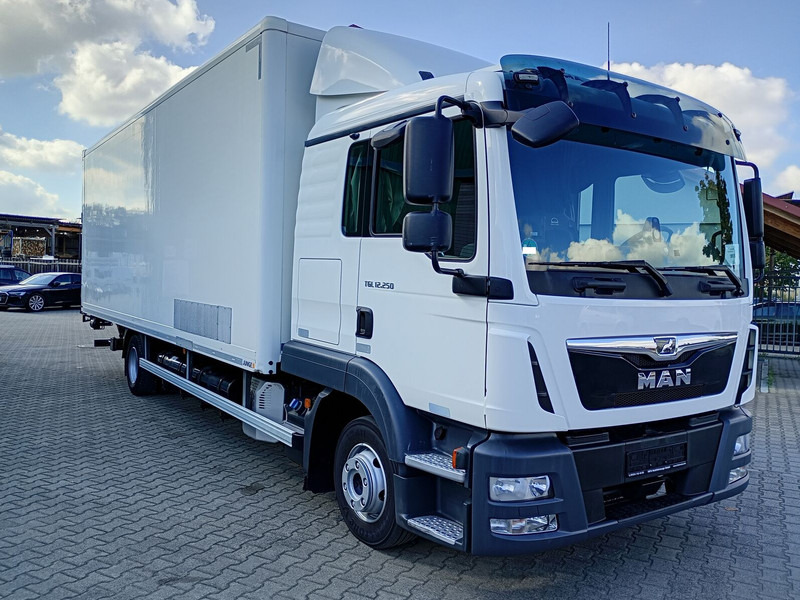 MAN 12.250 Koffer 4X2 Euro6 AHK (34) - Camion furgon: Foto 1 MAN 12.250 Koffer 4X2 Euro6 AHK (34) - Camion furgon: Foto 1