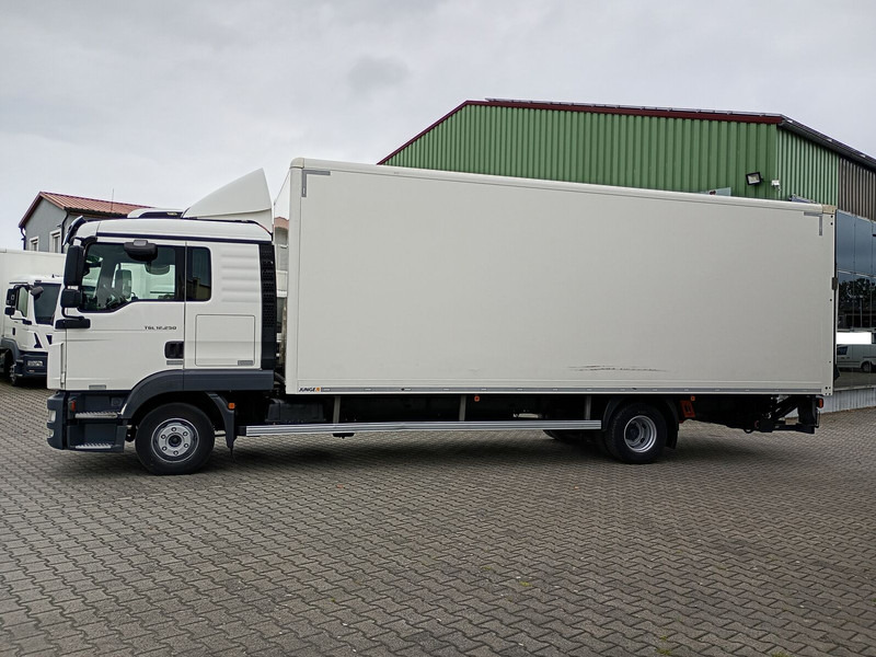 MAN 12.250 Koffer 4X2 Euro6 LBW AHK (35) - Camion furgon: Foto 5 MAN 12.250 Koffer 4X2 Euro6 LBW AHK (35) - Camion furgon: Foto 5