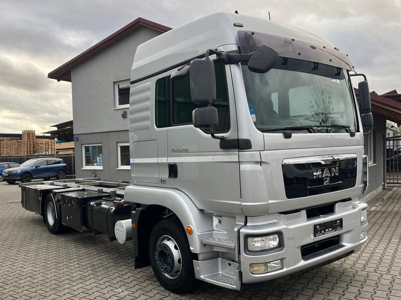 MAN TGM 12.290 BDF 4x2 Euro 5 - Camion şasiu: Foto 3 MAN TGM 12.290 BDF 4x2 Euro 5 - Camion şasiu: Foto 3