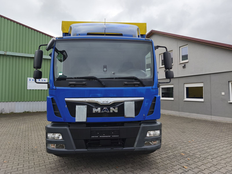 MAN TGM 15.250 Plane Gardine Euro 6 4x2 AHK LBW (39) - Camion cu prelată: Foto 3 MAN TGM 15.250 Plane Gardine Euro 6 4x2 AHK LBW (39) - Camion cu prelată: Foto 3