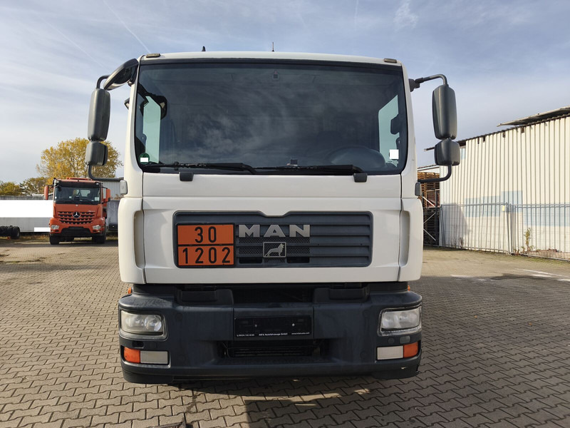 MAN TGM 18.240 12.400 l - Camion cisternă: Foto 3 MAN TGM 18.240 12.400 l - Camion cisternă: Foto 3