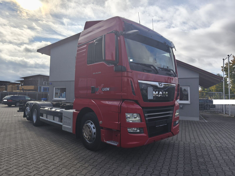 MAN TGX 26.500 BDF 6x2 Euro 6 Retarder Standard Lift+Lenk (29) - Camion şasiu: Foto 2 MAN TGX 26.500 BDF 6x2 Euro 6 Retarder Standard Lift+Lenk (29) - Camion şasiu: Foto 2