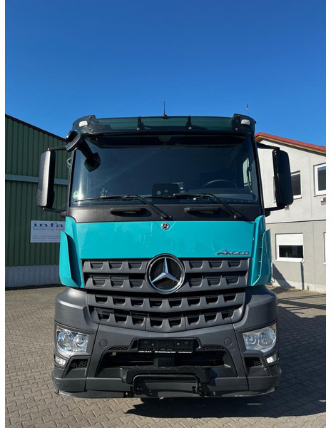 Mercedes-Benz Arocs 2653 - Camion forestier: Foto 2 Mercedes-Benz Arocs 2653 - Camion forestier: Foto 2