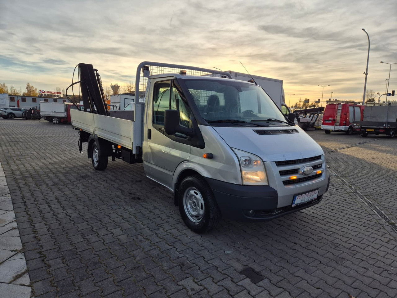 Ford Transit 350 2.4 TDCi / Very Strong Hiab / 1 Owner / Serviced - Autoutilitară cu platformă: Foto 4 Ford Transit 350 2.4 TDCi / Very Strong Hiab / 1 Owner / Serviced - Autoutilitară cu platformă: Foto 4
