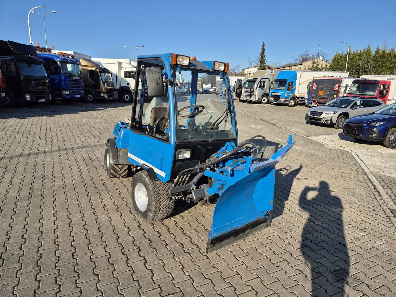 HOLDER C245 4WD / Tool carrier / Snow plow / PTO Front AN D Rear / 4X4 / - Tractor comunal: Foto 5 HOLDER C245 4WD / Tool carrier / Snow plow / PTO Front AN D Rear / 4X4 / - Tractor comunal: Foto 5