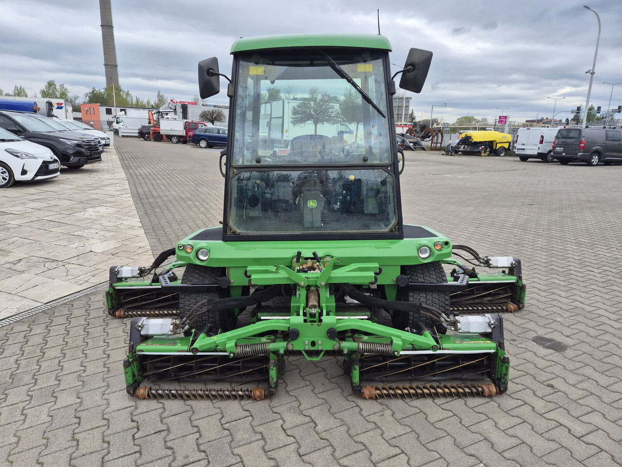 John Deere 1905 4WD / 2010 / Serviced / Cabin - Maşină de tuns iarba: Foto 3 John Deere 1905 4WD / 2010 / Serviced / Cabin - Maşină de tuns iarba: Foto 3