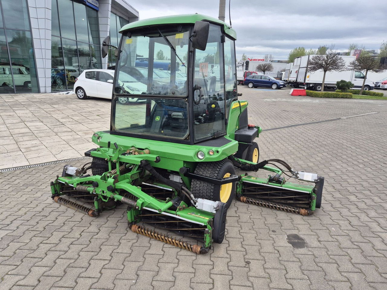 John Deere 1905 4WD / 2010 / Serviced / Cabin - Maşină de tuns iarba: Foto 2 John Deere 1905 4WD / 2010 / Serviced / Cabin - Maşină de tuns iarba: Foto 2