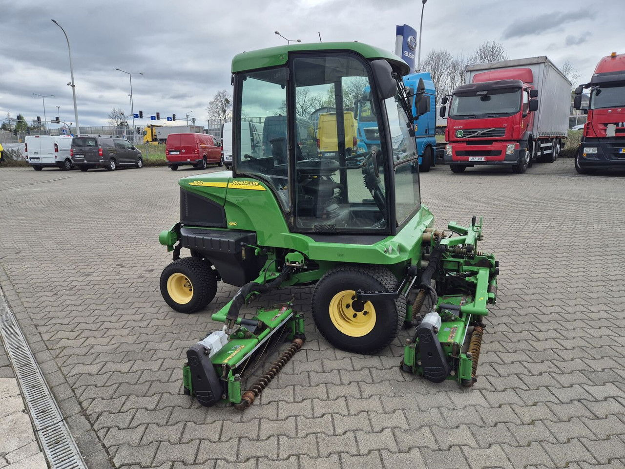 John Deere 1905 4WD / 2010 / Serviced / Cabin - Maşină de tuns iarba: Foto 5 John Deere 1905 4WD / 2010 / Serviced / Cabin - Maşină de tuns iarba: Foto 5
