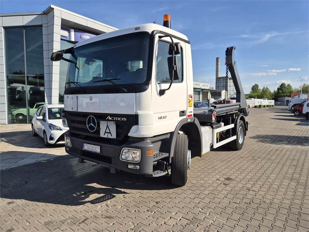 Mercedes-Benz Actros 1832 / FORNAL 180 / 1 OWNER / SERVICED! - Camion container de gunoi: Foto 2 Mercedes-Benz Actros 1832 / FORNAL 180 / 1 OWNER / SERVICED! - Camion container de gunoi: Foto 2