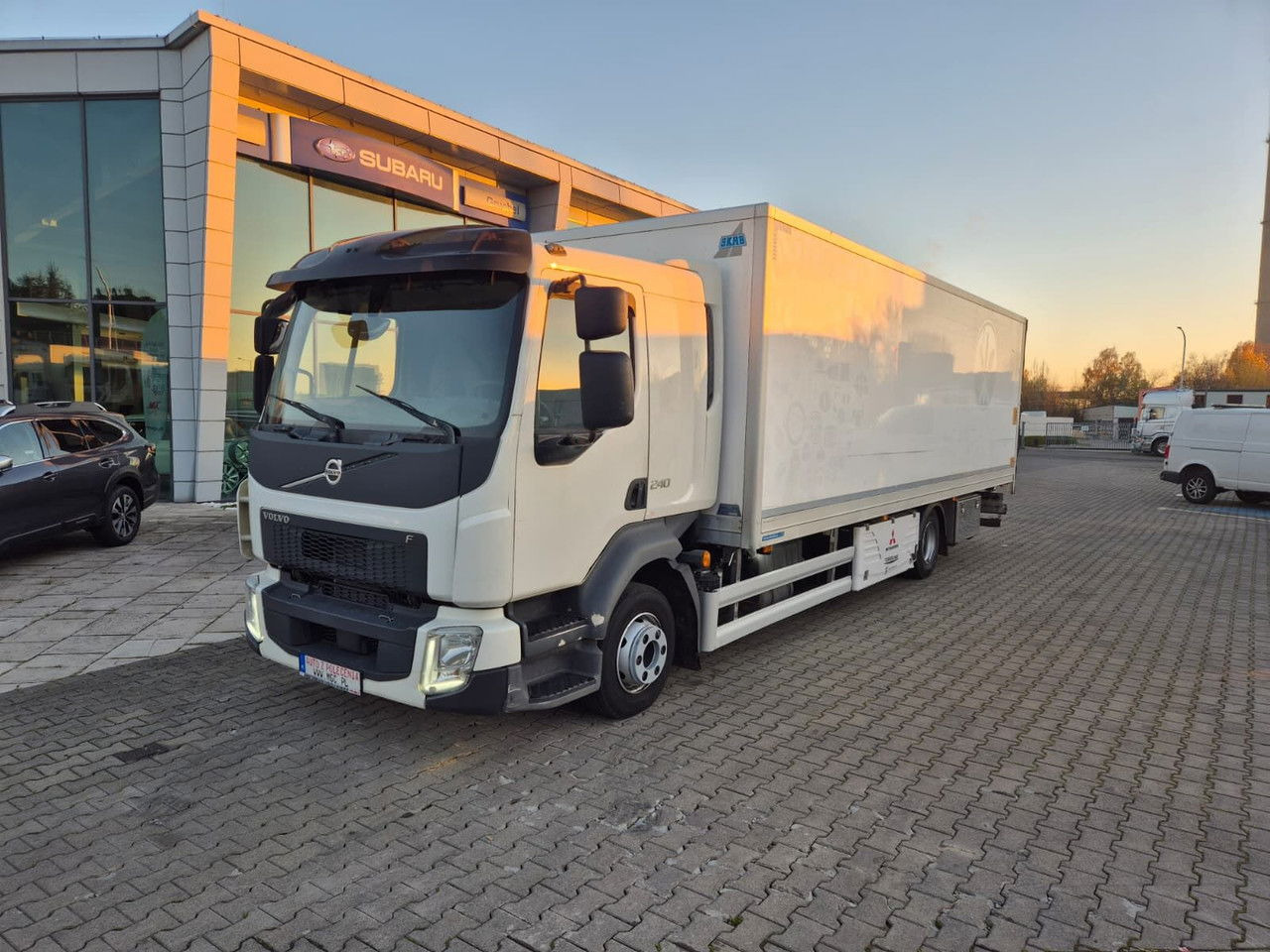 Volvo FL 240 - Camion frigider: Foto 1 Volvo FL 240 - Camion frigider: Foto 1