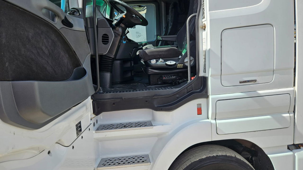 Cap tractor Mercedes-Benz Actros 1844 LS 4x2 tractor unit: Foto 19