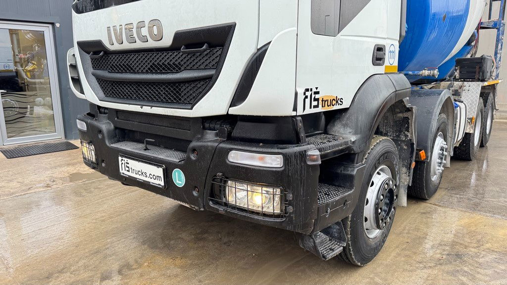 Iveco Trakker AD340TB45 8x4 mixer 9m3 - Autobetonieră: Foto 2 Iveco Trakker AD340TB45 8x4 mixer 9m3 - Autobetonieră: Foto 2