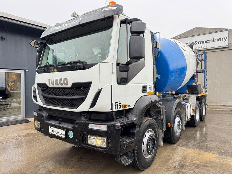 Iveco Trakker AD340TB45 8x4 mixer 9m3 - Autobetonieră: Foto 1 Iveco Trakker AD340TB45 8x4 mixer 9m3 - Autobetonieră: Foto 1