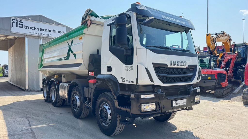 Iveco Trakker AD410T45 8x4 20m3 - hydr. back - 72.000km - Camion basculantă: Foto 3 Iveco Trakker AD410T45 8x4 20m3 - hydr. back - 72.000km - Camion basculantă: Foto 3