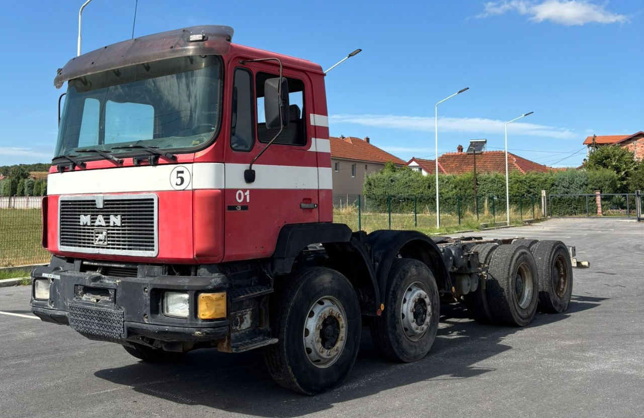 MAN 32.322 8x4 chassis - spring - Camion şasiu: Foto 1 MAN 32.322 8x4 chassis - spring - Camion şasiu: Foto 1