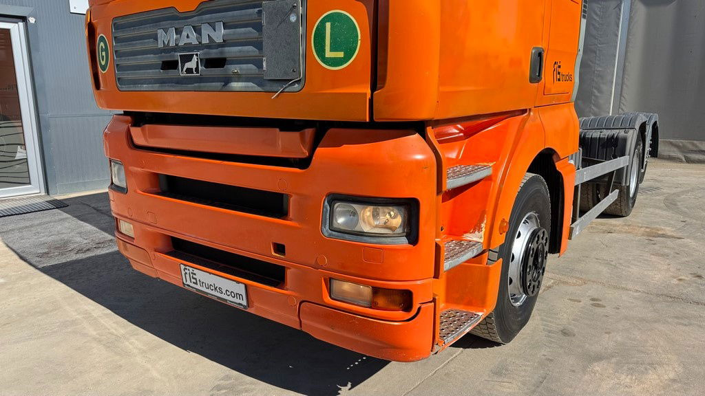 MAN TGA 26.460 6X2 chassis - lifitng axle - Camion şasiu: Foto 2 MAN TGA 26.460 6X2 chassis - lifitng axle - Camion şasiu: Foto 2