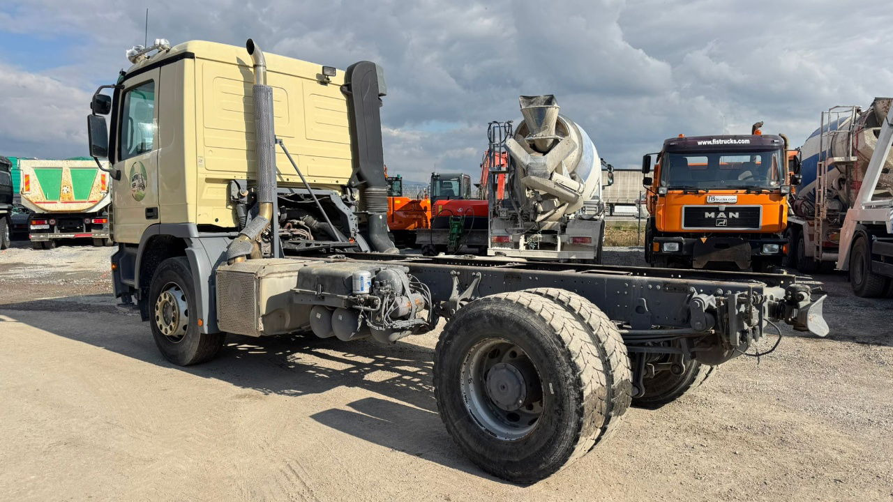 Mercedes-Benz 1832 4x2 chassis - motor brake - full spring - Camion şasiu: Foto 5 Mercedes-Benz 1832 4x2 chassis - motor brake - full spring - Camion şasiu: Foto 5