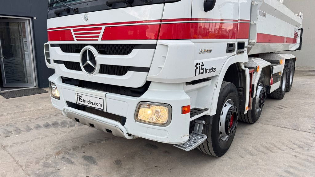 Mercedes-Benz Actros 3246 8X4 mulda tipper - retarder - hydr. back door - Camion basculantă: Foto 3 Mercedes-Benz Actros 3246 8X4 mulda tipper - retarder - hydr. back door - Camion basculantă: Foto 3
