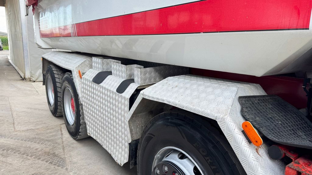 Mercedes-Benz Actros 3246 8X4 mulda tipper - retarder - hydr. back door - Camion basculantă: Foto 5 Mercedes-Benz Actros 3246 8X4 mulda tipper - retarder - hydr. back door - Camion basculantă: Foto 5