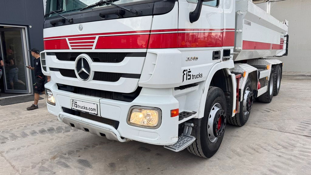 Mercedes-Benz Actros 3246 8X4 mulda tipper - retarder - hydr. back door - Camion basculantă: Foto 2 Mercedes-Benz Actros 3246 8X4 mulda tipper - retarder - hydr. back door - Camion basculantă: Foto 2
