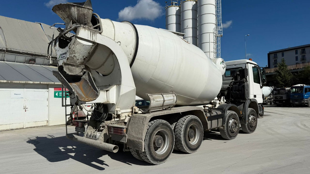 Mercedes-Benz Actros 3532 8x4 beton Schwing mixer 10m3 - Autobetonieră: Foto 4 Mercedes-Benz Actros 3532 8x4 beton Schwing mixer 10m3 - Autobetonieră: Foto 4