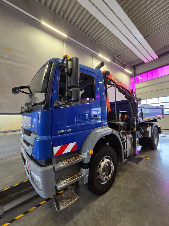 Mercedes-Benz Axor 1829 K 4x2 meiller tipper - crane PK8501 remote - Camion basculantă: Foto 1 Mercedes-Benz Axor 1829 K 4x2 meiller tipper - crane PK8501 remote - Camion basculantă: Foto 1