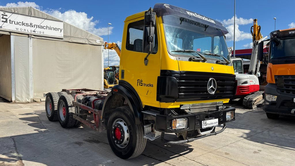 Mercedes-Benz SK 2627 6x4 chassis - V6 - full spring - Camion şasiu: Foto 3 Mercedes-Benz SK 2627 6x4 chassis - V6 - full spring - Camion şasiu: Foto 3
